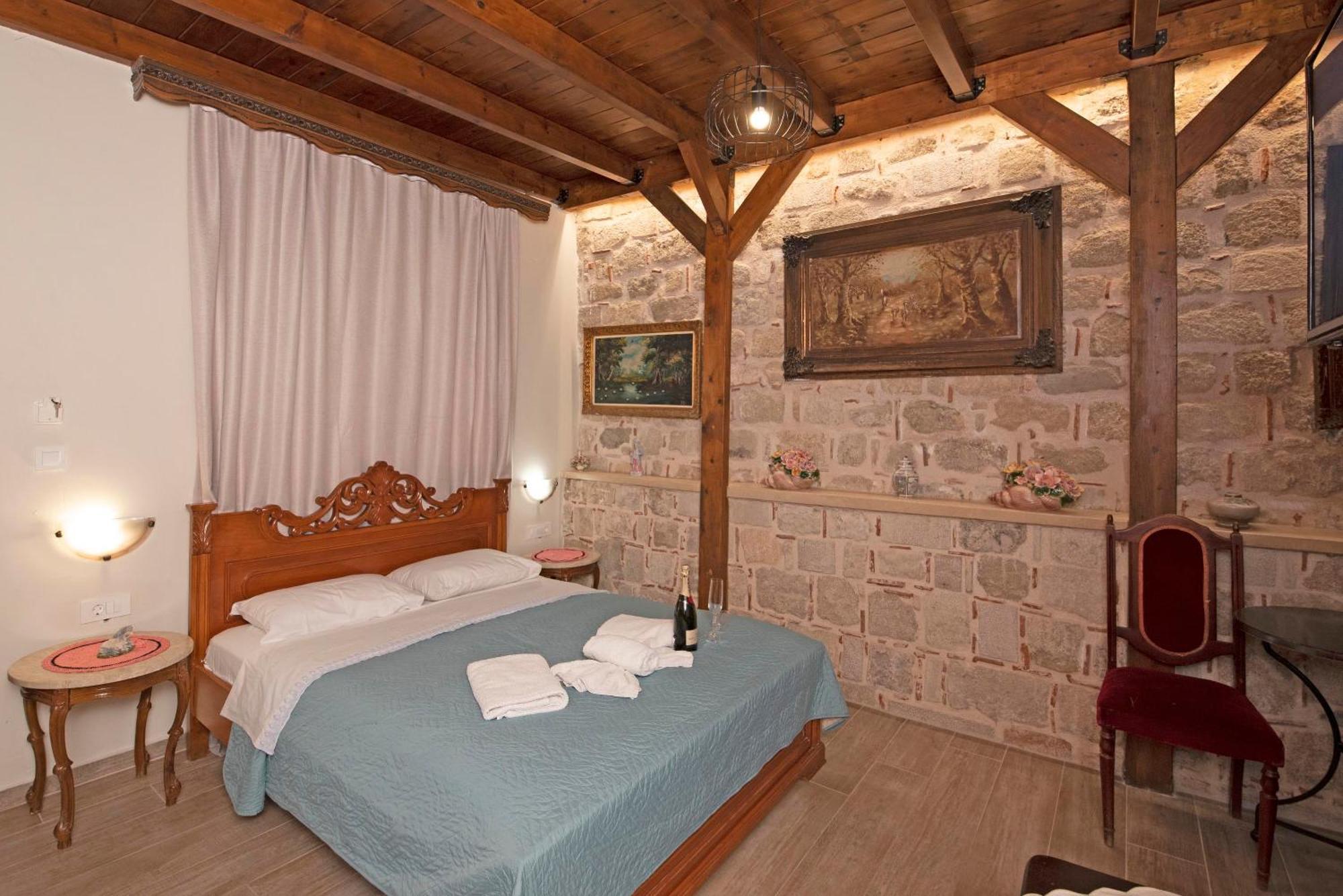 Arionos Rooms - Old Town Rhodes City Esterno foto